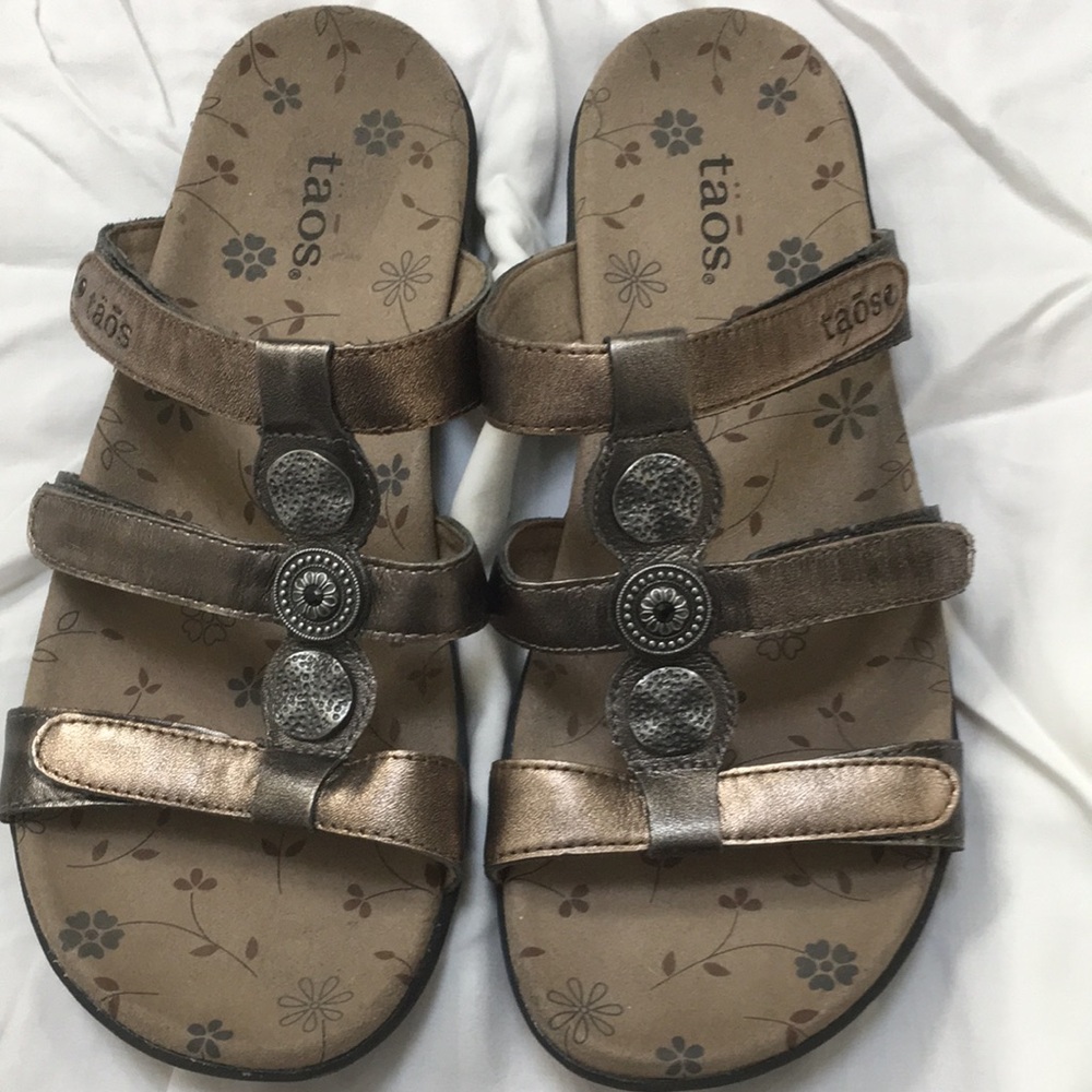 Taos Footwear Women's Bronze Sandals